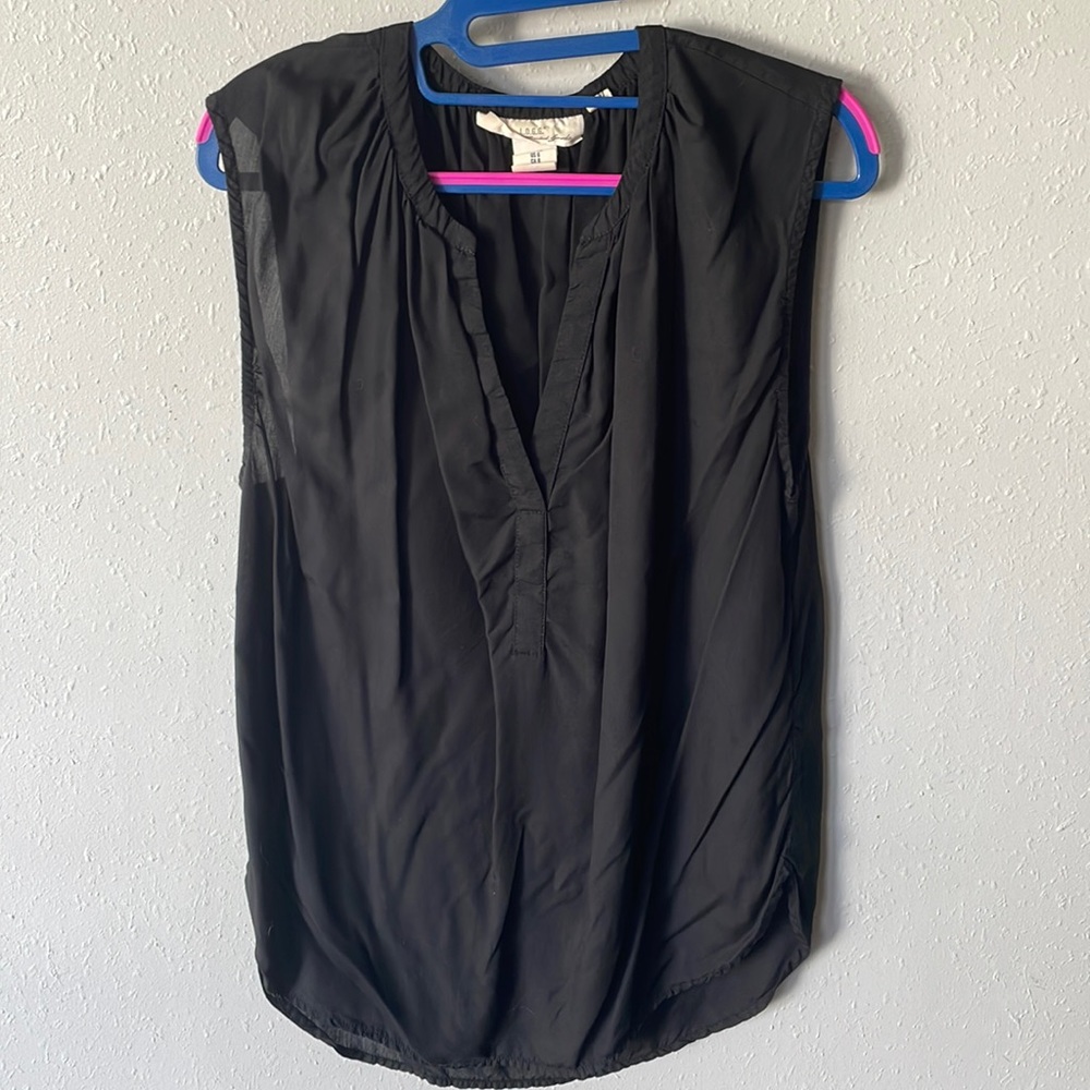 H&M Black Sleeveless V-Neck Long Blouse, Size 6